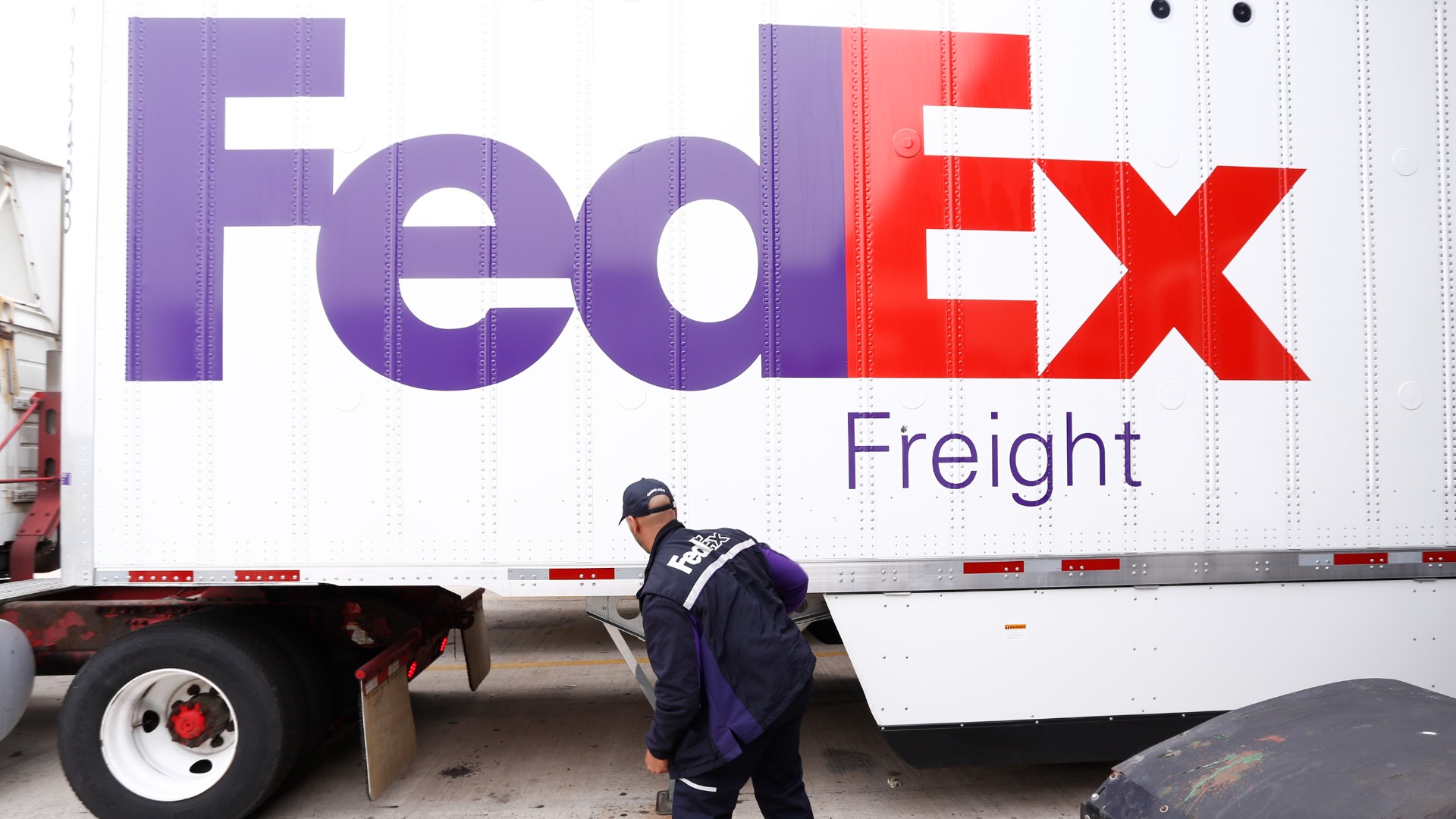 FedEx announces layoffs