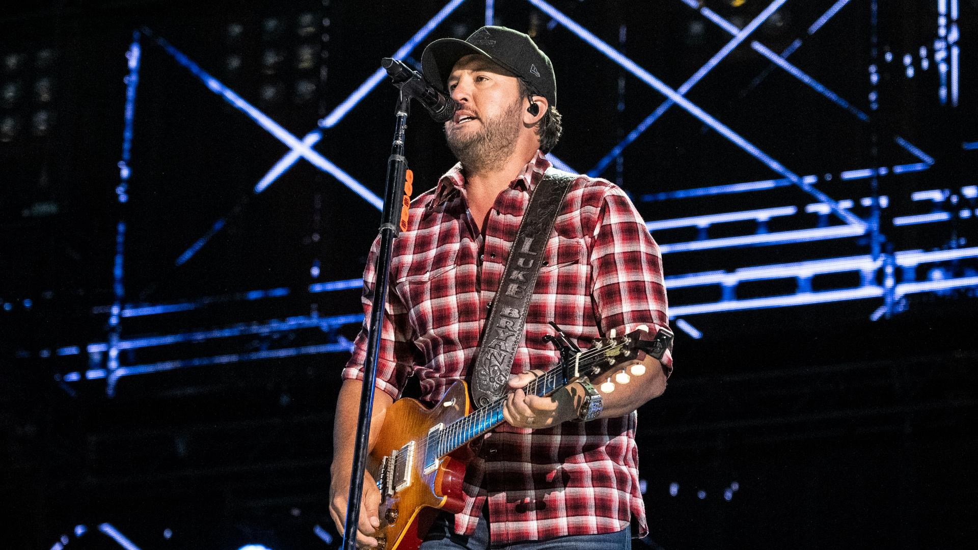 Luke Bryan, Lainey Wilson and NFL Hall of Famer Peyton Manning will host the show.