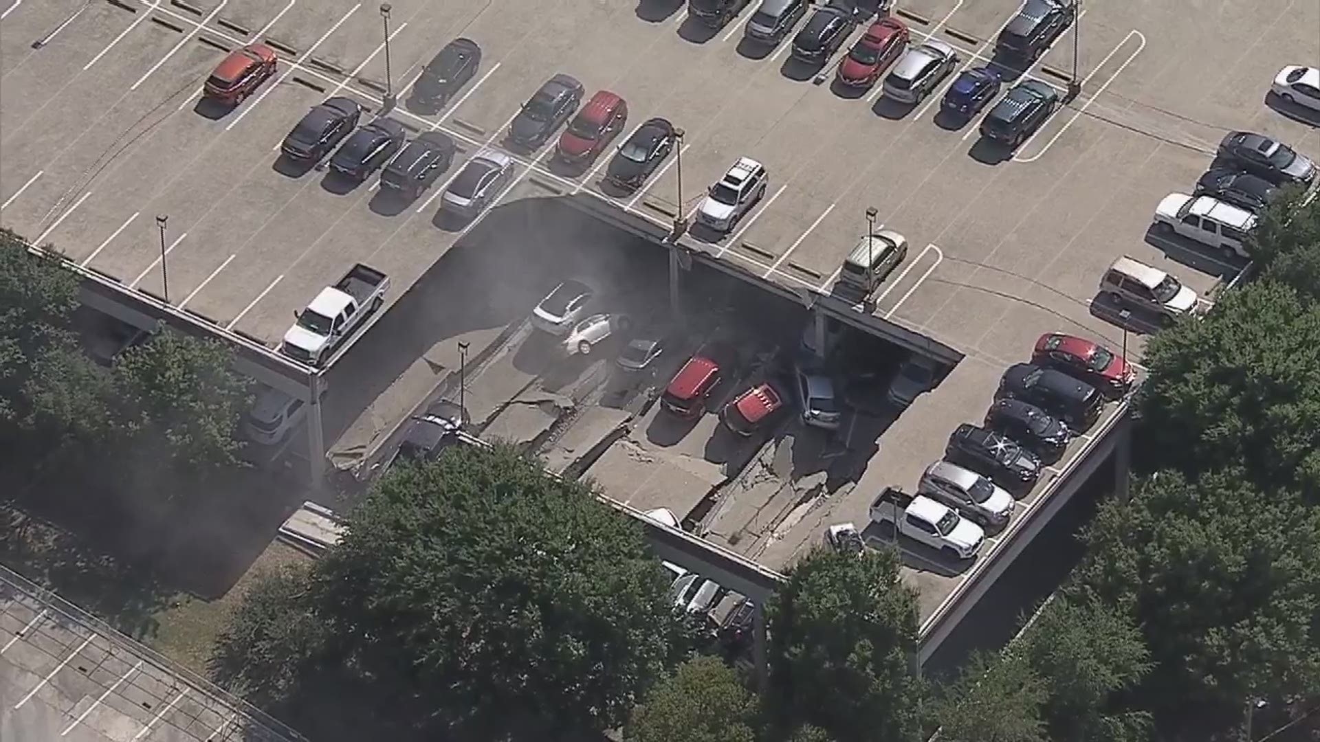 RAW VIDEO: Another part of Irving garage collapses