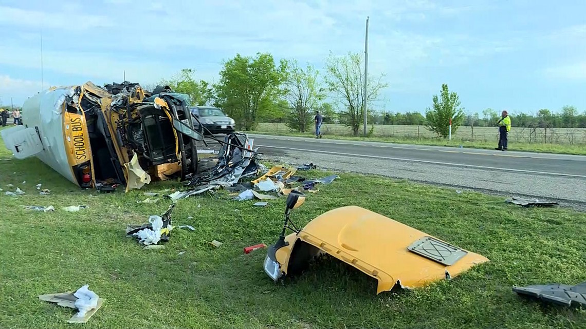 Track coach among 2 killed, 18 students injured in East Texas crash ...