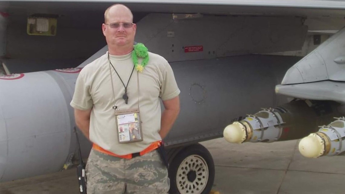 Arlington father dies after falling off ladder while decorating