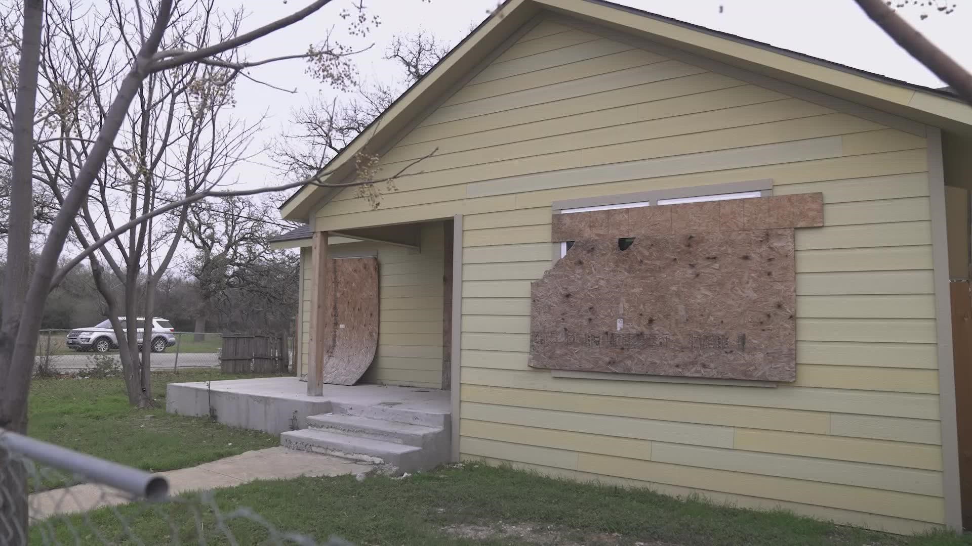 FBI raids Fort Worth home, find human trafficking victims | kvue.com