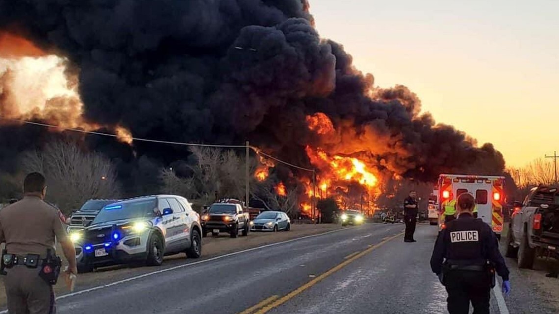 Huge explosion caused by train vs. 18-wheeler in Texas - Vimarsana News