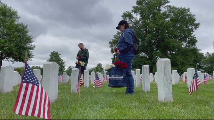 Thousands of flowers laid at Arlington National Cemetery for Memorial Day