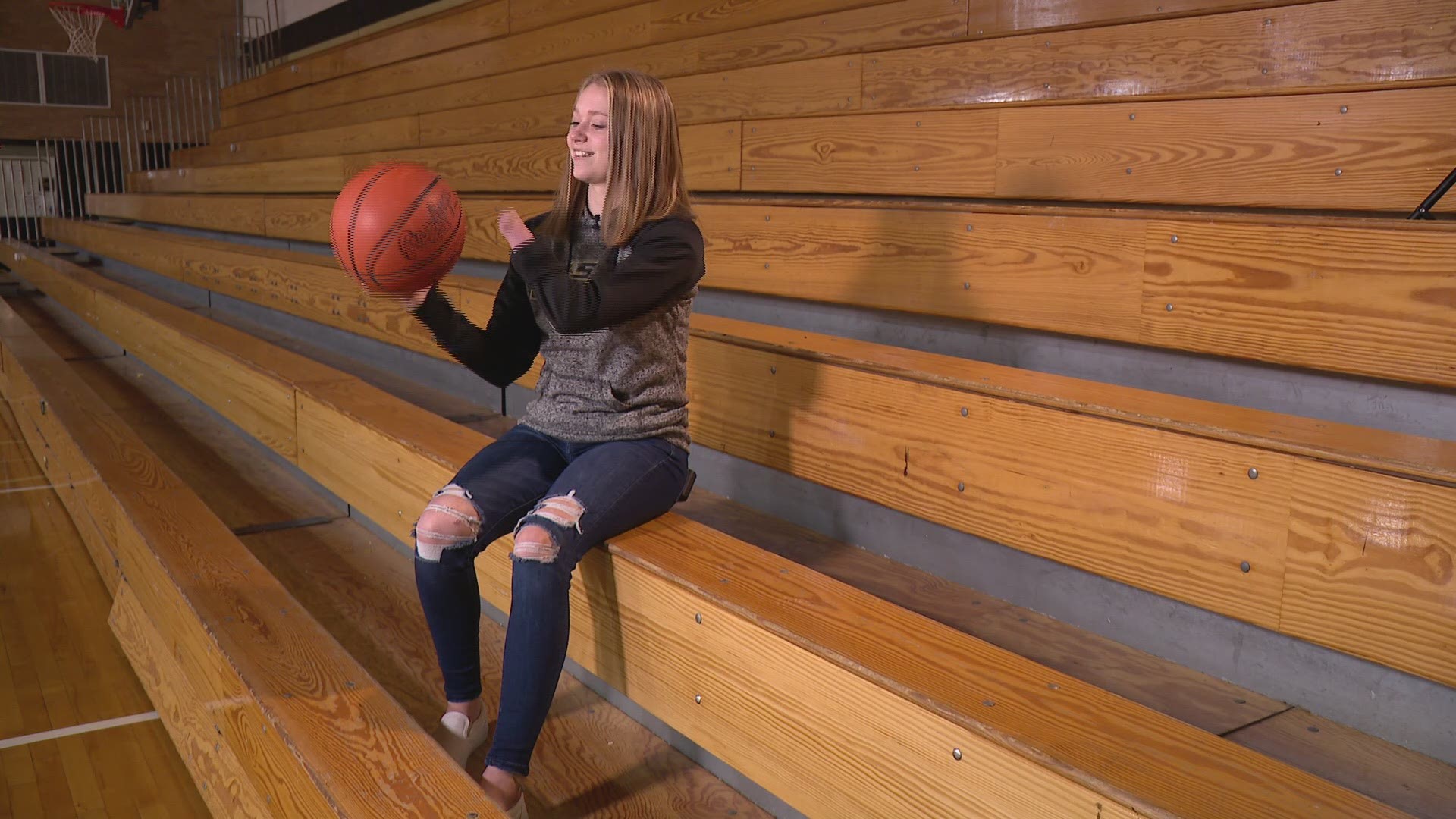 Ella Adams shoots 76.6% from the free throw line, 43.3% from the field and 41.1% from 3-point distance.